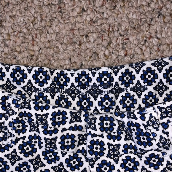 Gap 3 inch short - Picture 2 of 4